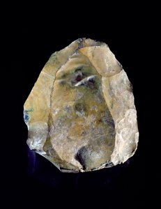 道具の製造に使用されるコアストーン、紀元前250000年頃（フリント）